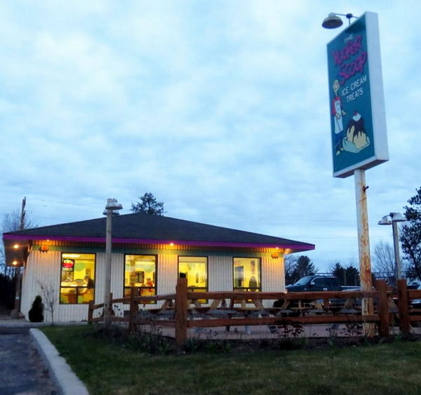 A&W Restaurant - Gwinn - 37 M-35 Gwinn Mi 49841 (newer photo)